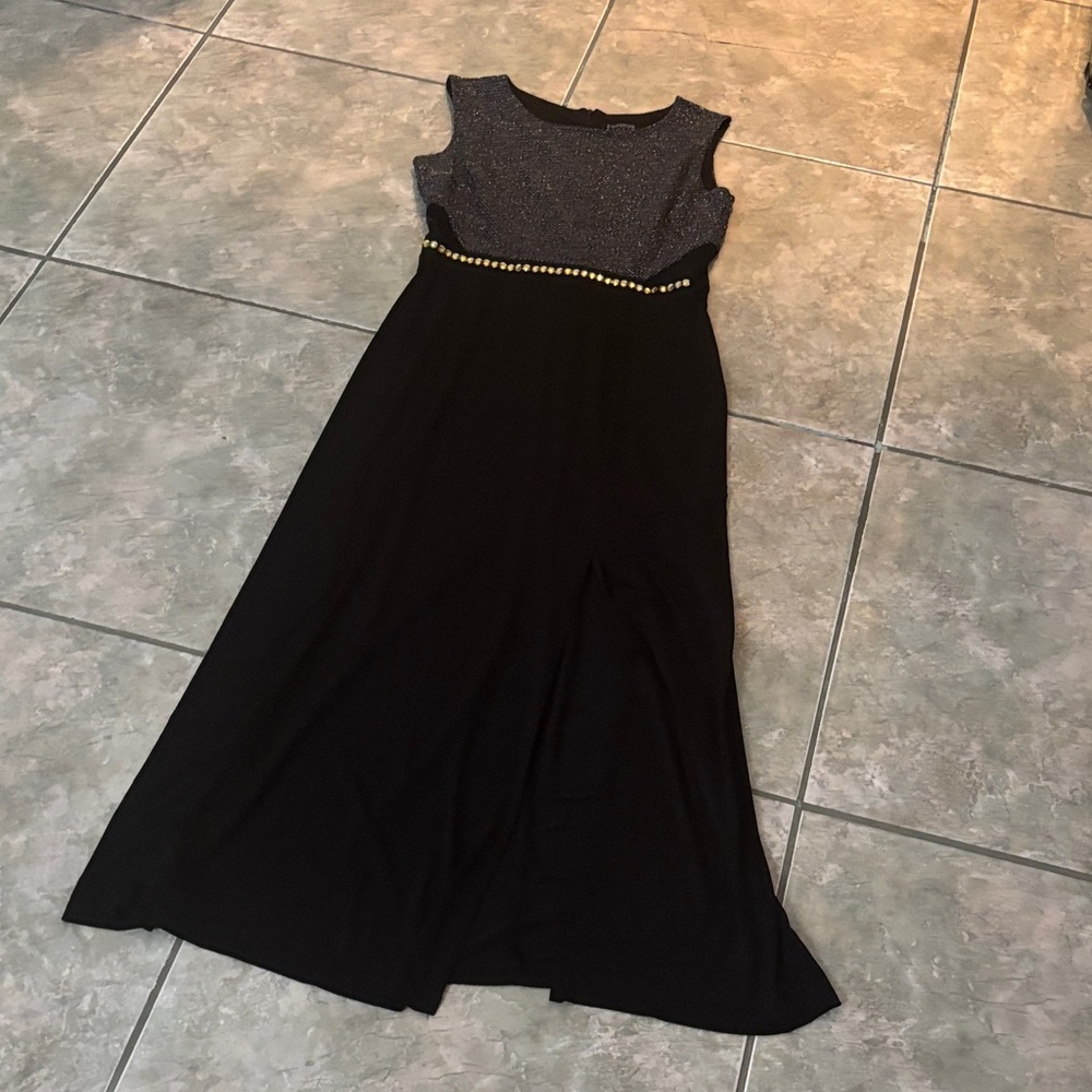 Enfocus Studio Elegant Black and Silver Maxi Dress